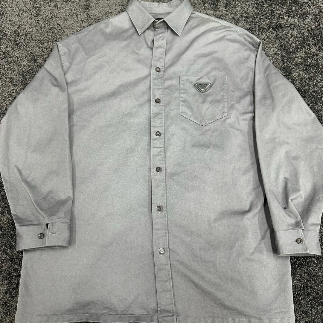 99新 Prada/普拉达 铁灰色 logo徽标单排扣长款衬衫 M码