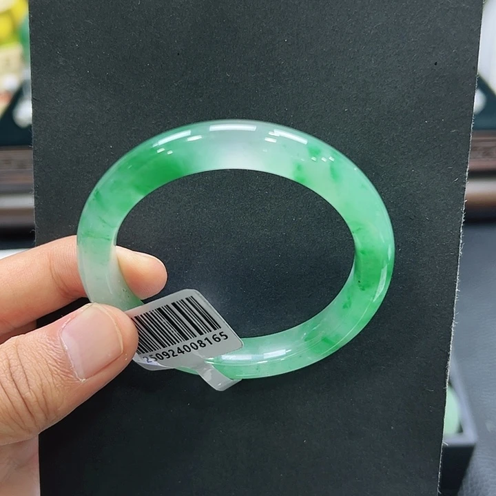 半***桃石英质玉（非洲翠）未镶嵌手镯