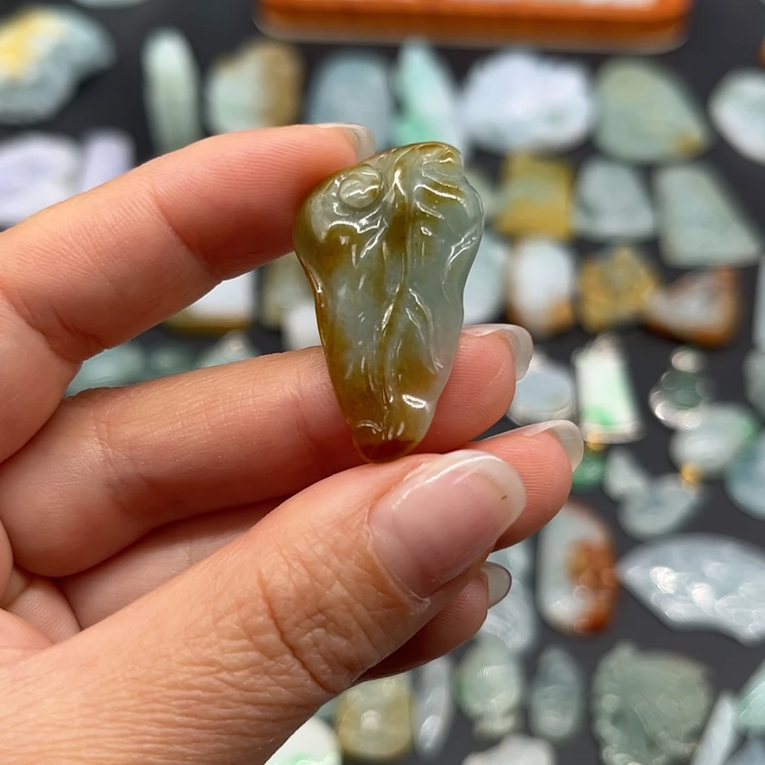 【闪购商品】翡翠颈饰未镶嵌叶子