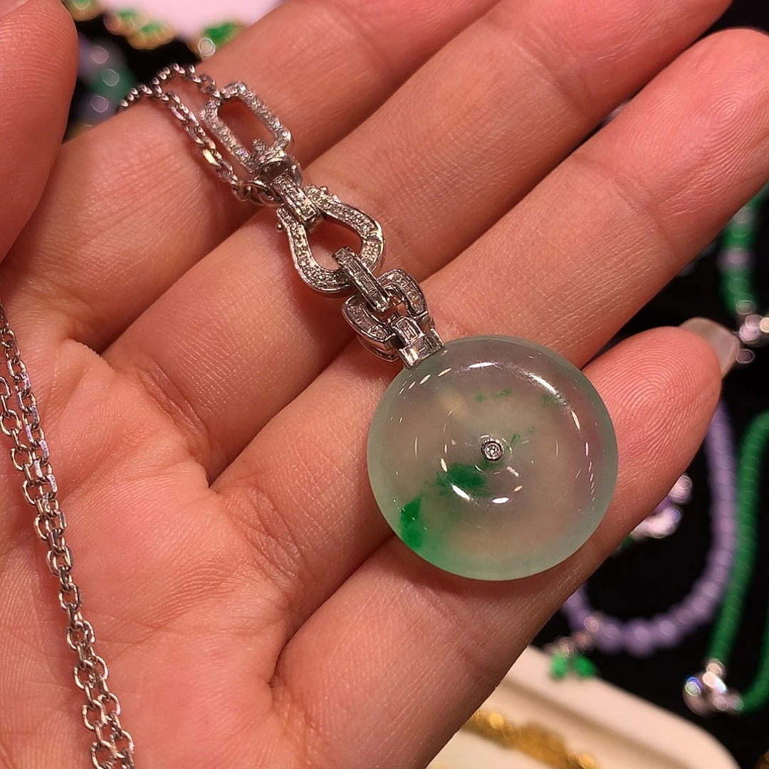 翡翠18K金镶嵌颈饰