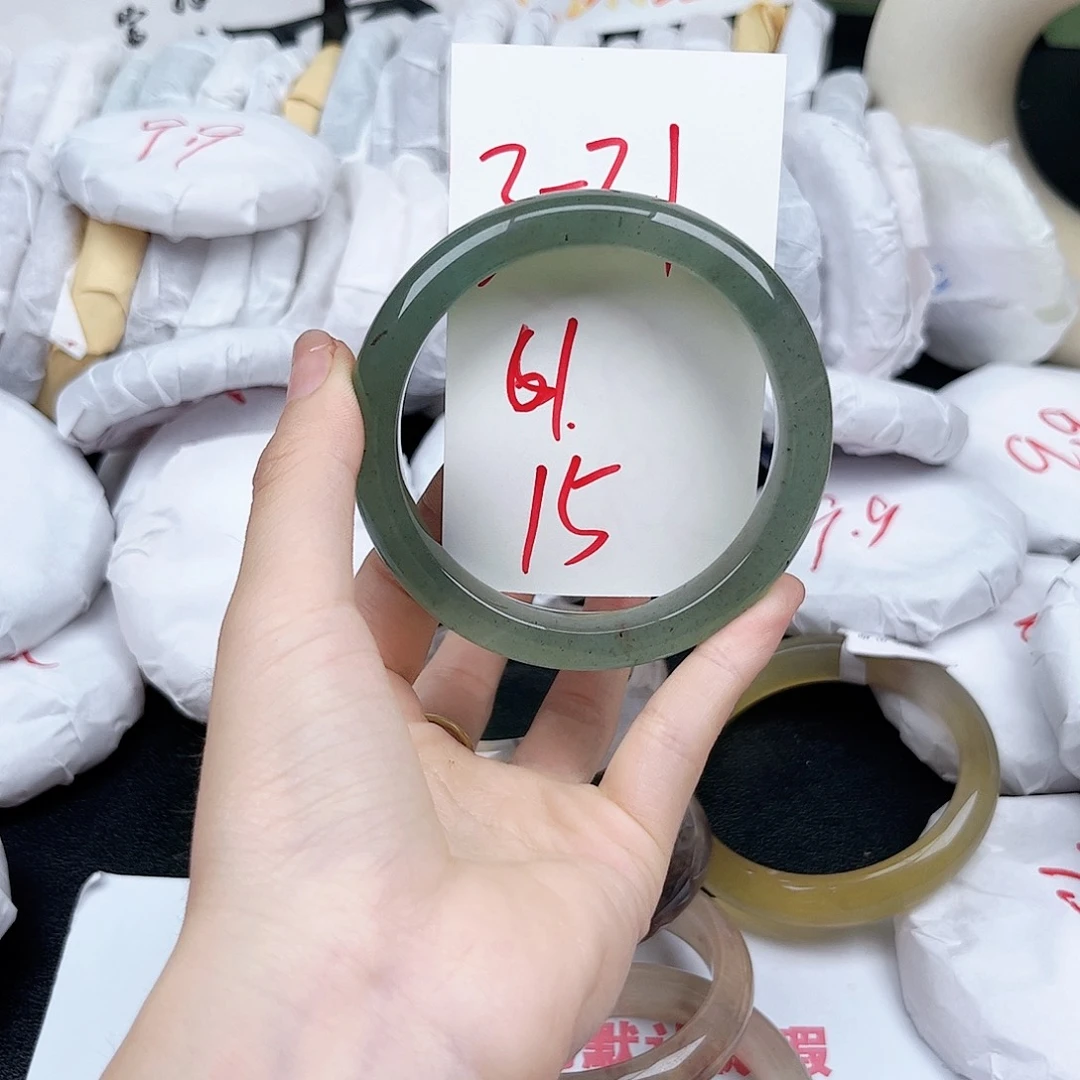 石英质玉未镶嵌手镯3.21