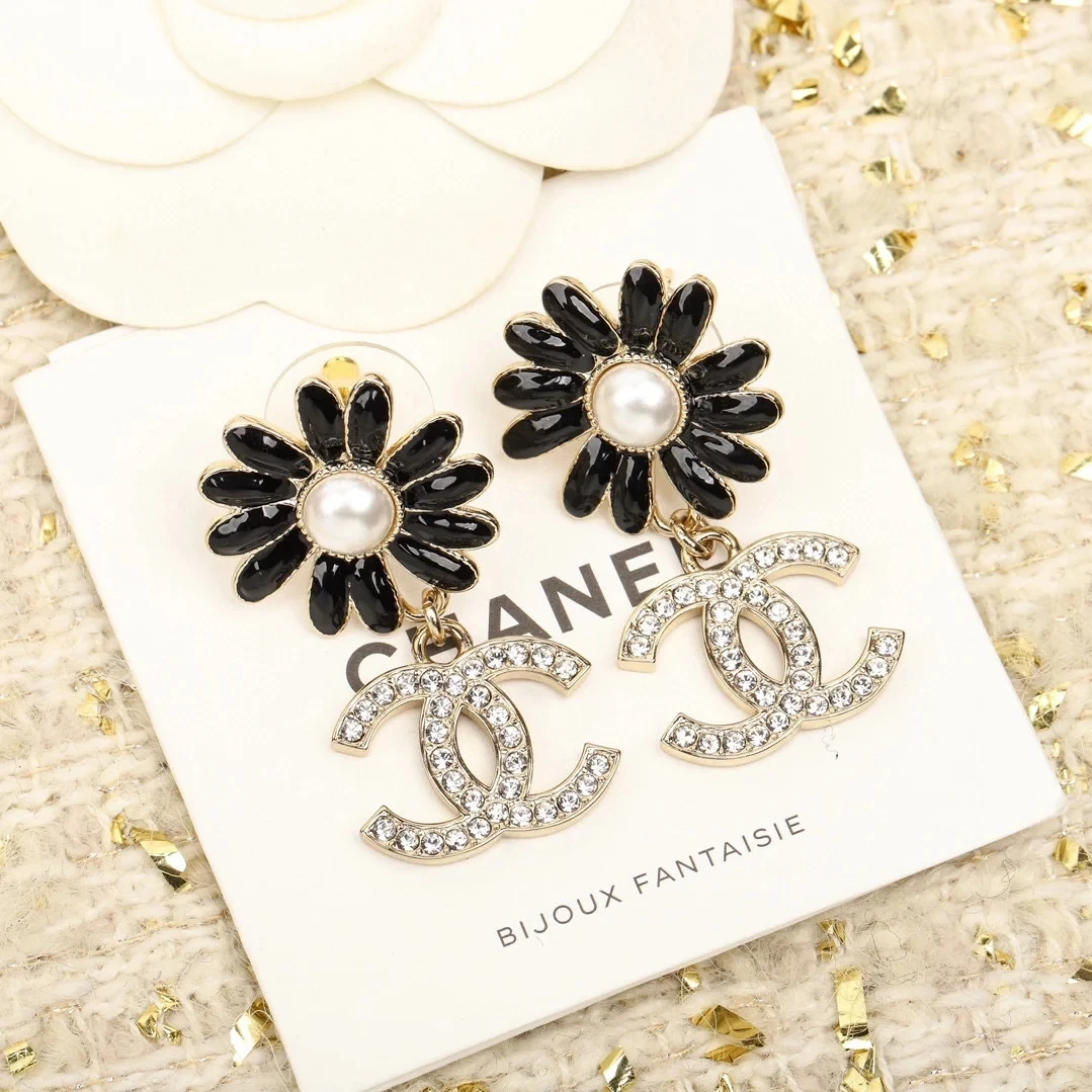 全新未使用 Chanel/香奈儿 耳环黑色小雏菊精致金色时尚