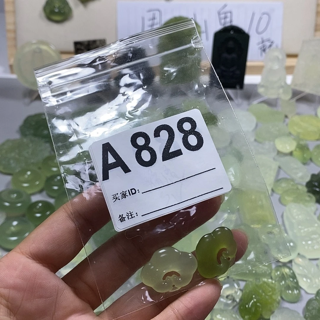 J***岫玉未镶嵌颈饰精美礼品