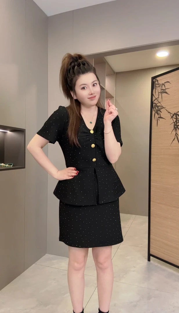 2025夏季新款时尚修身洋气名媛6009带钻短裙套装