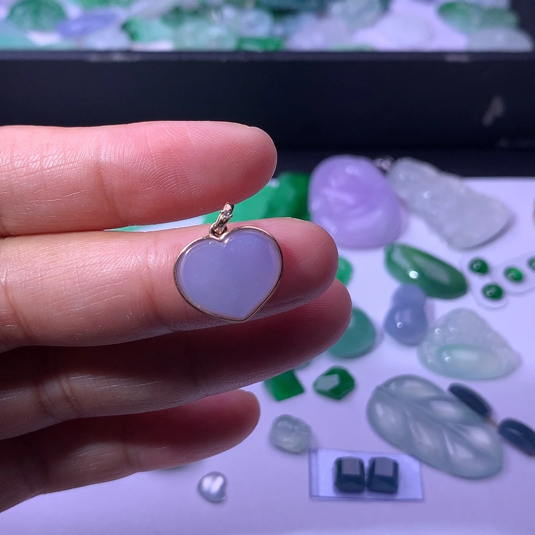 翡翠未镶嵌耳饰心