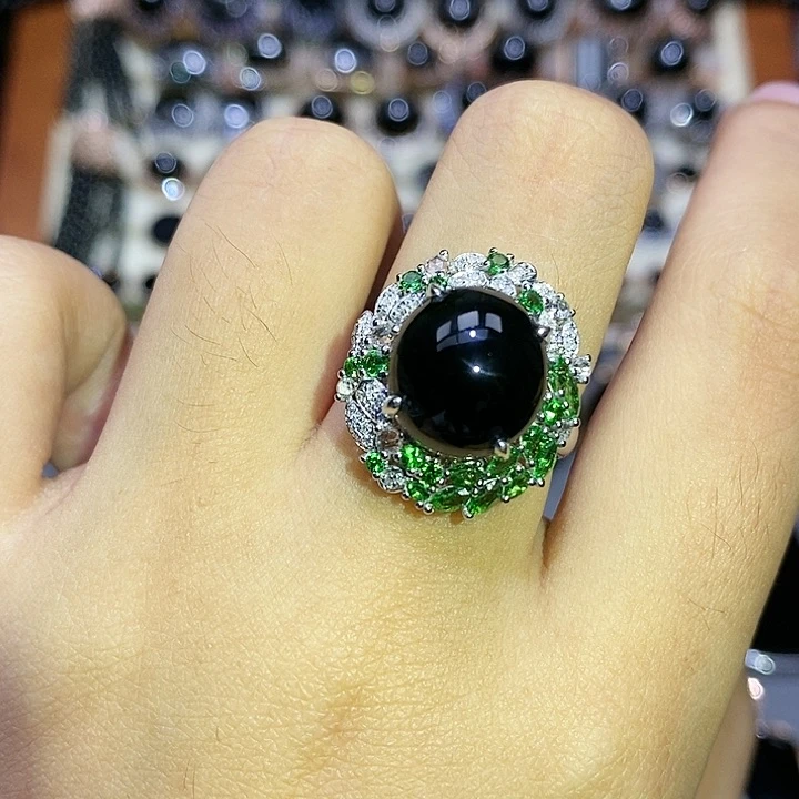 18K金镶嵌戒指翡翠