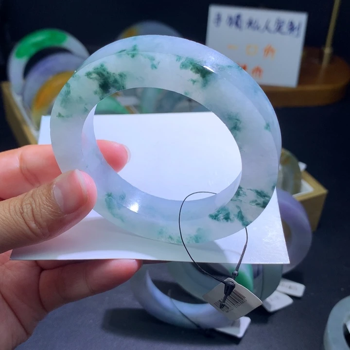 定制翡翠未镶嵌翡翠手镯