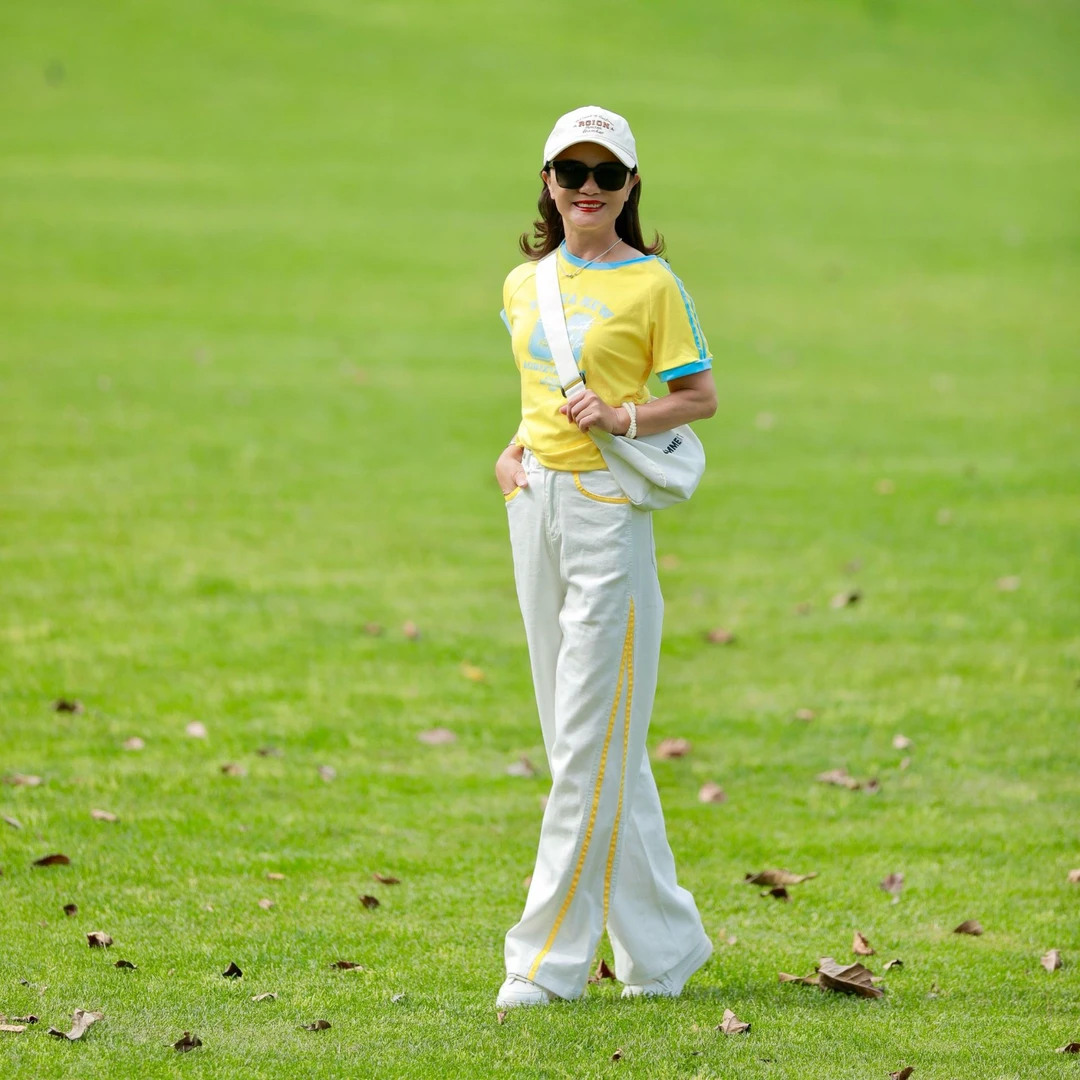 系字母印花短袖圆领正肩t恤女高级感撞色条纹阔腿牛仔裤套装