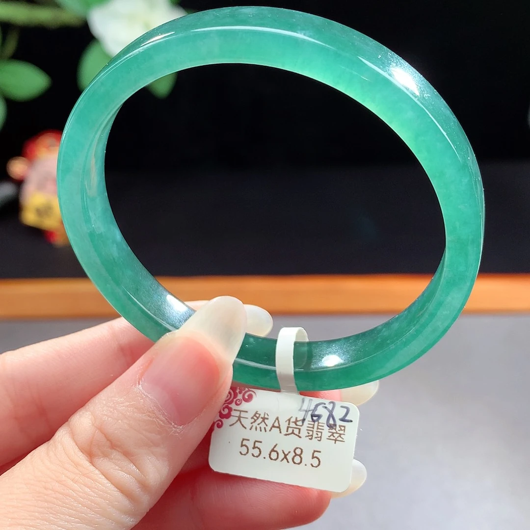 未镶嵌手镯（圆镯）翡翠