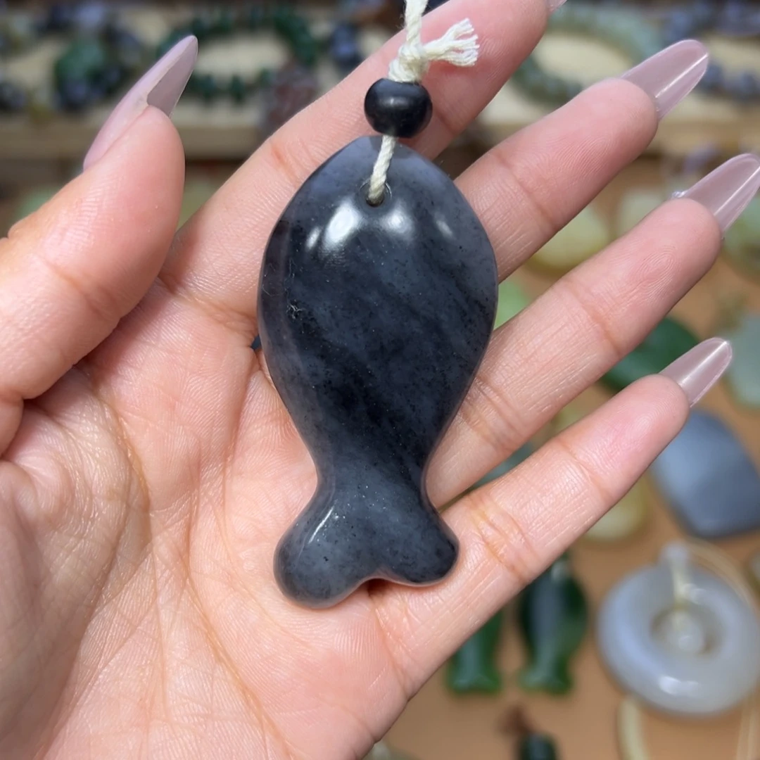 颈饰未镶嵌和田玉棒****?