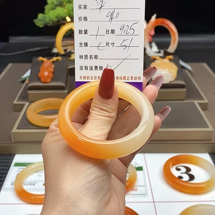 萍****石英质玉（黄龙玉）未镶嵌手镯