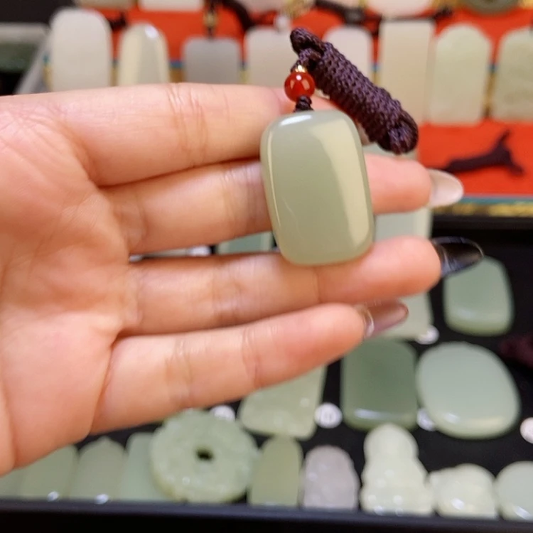 【闪购商品】颈饰未镶嵌和田玉