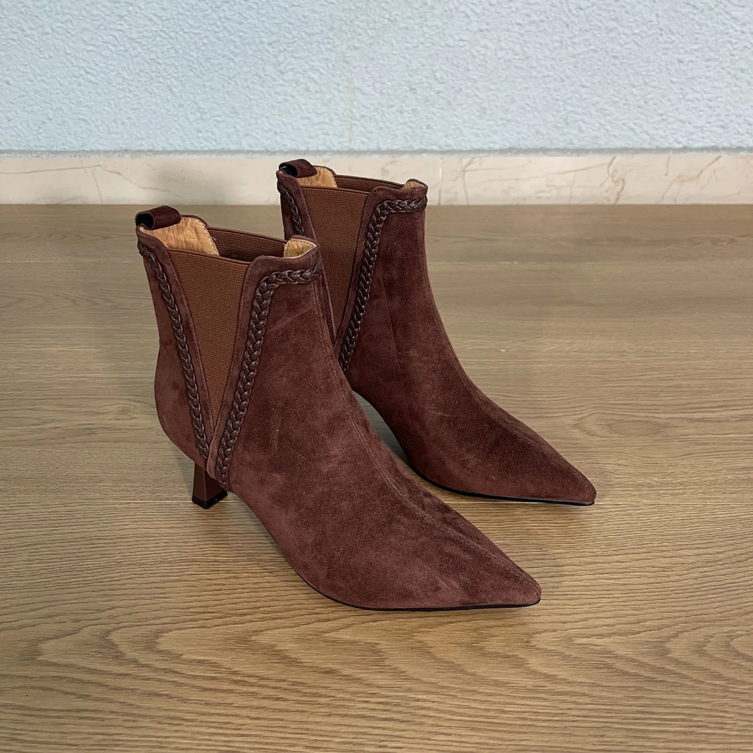 6.5cm  2025新款真皮短靴尖头职场细跟气质设计感短筒靴女秋冬