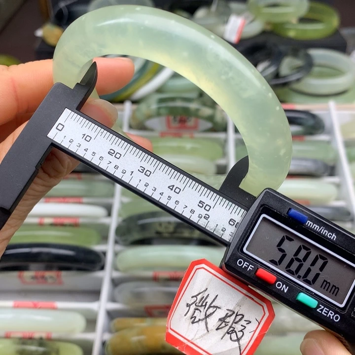 蛇纹石玉未镶嵌手镯843