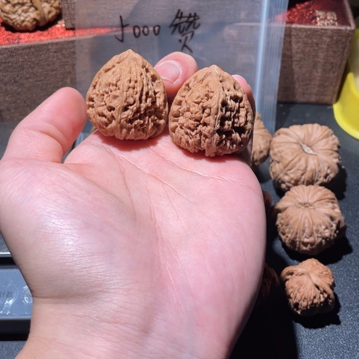 文玩核桃吊坠三角疆