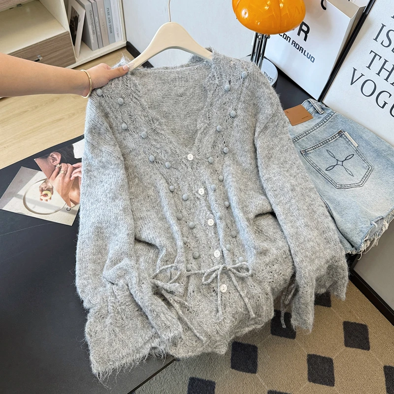 设计感独特灰色V领长袖毛衣女秋季2025新款大码胖mm遮肚针织上衣