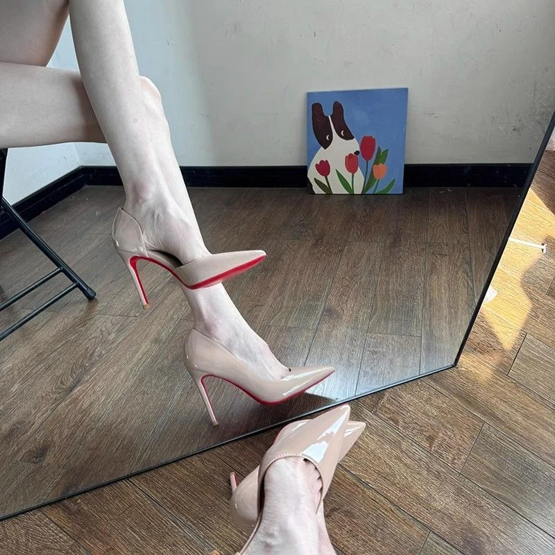 裸色高跟鞋女2025新款春夏尖头细跟侧空漆皮气质名媛红底职业单鞋