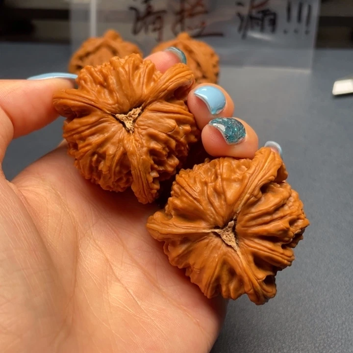 热***强文玩核桃吊坠白狮子