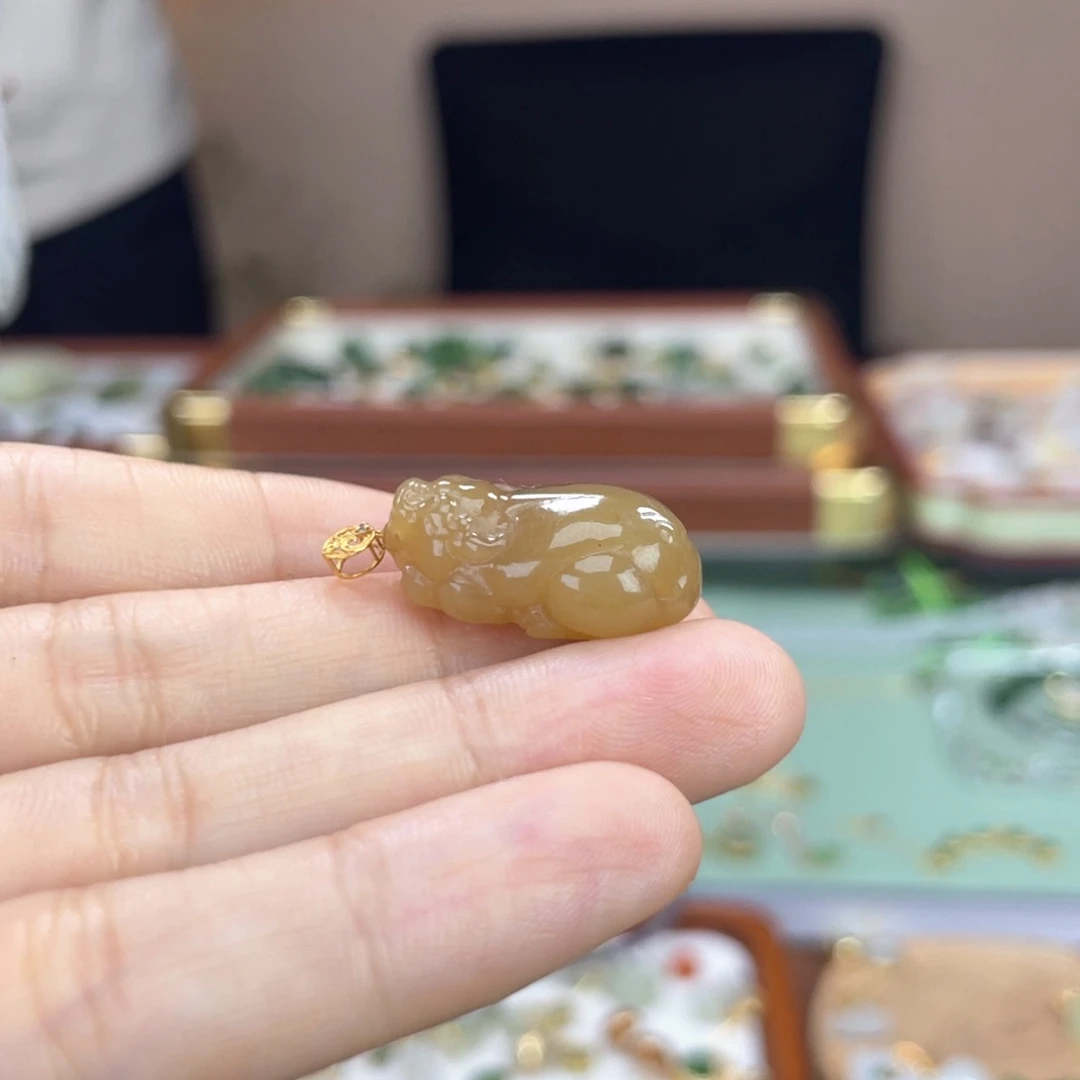 颈饰18K金镶嵌和田玉