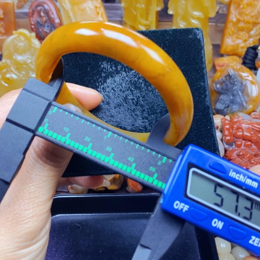 石英质玉（黄龙玉）未镶嵌颈饰