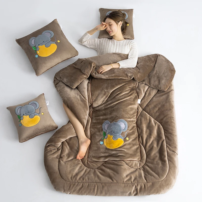 加厚十二生肖牛奶绒抱枕被子两用多功能折叠汽车载沙发抱枕被加厚