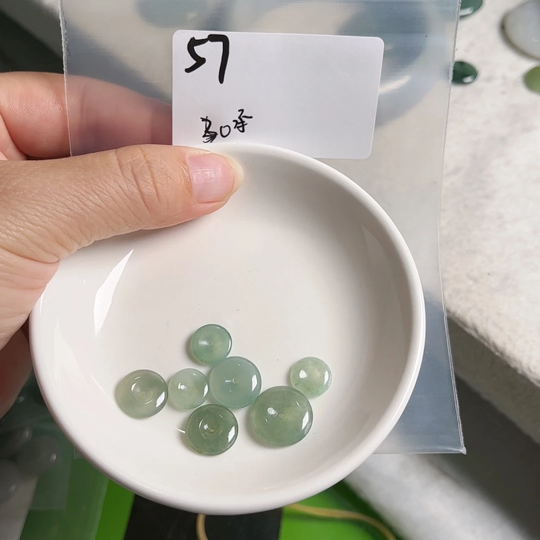 翡翠未镶嵌颈饰承****堂不