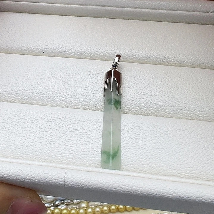 翡翠未镶嵌颈饰天然翡翠设计独特吊坠