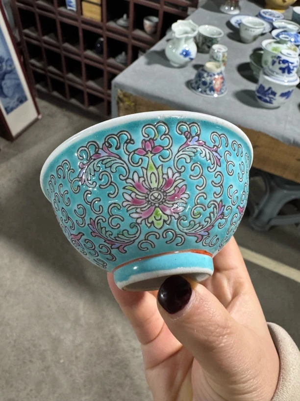 69年代柴窑烧制釉上粉彩手工绘制松石绿洋莲纹三才主人茶碗主人杯