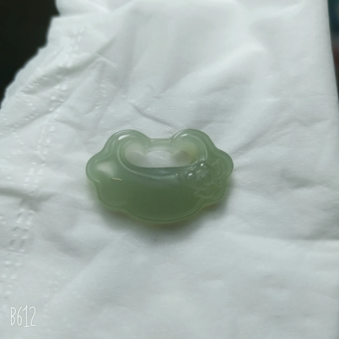 和田玉如意锁吊坠晴水雕花天然玉石复古礼物