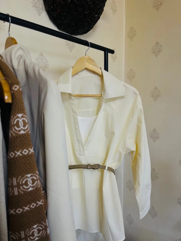 收腰V领常规款衬衫气质百搭