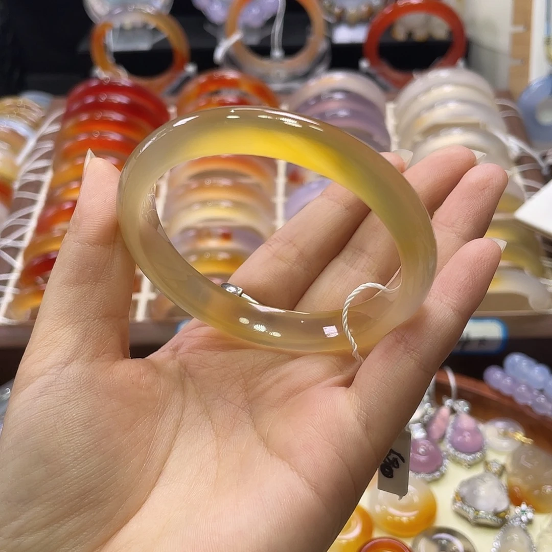 手镯玛瑙/玉髓未镶嵌不同光线不同角度色不同