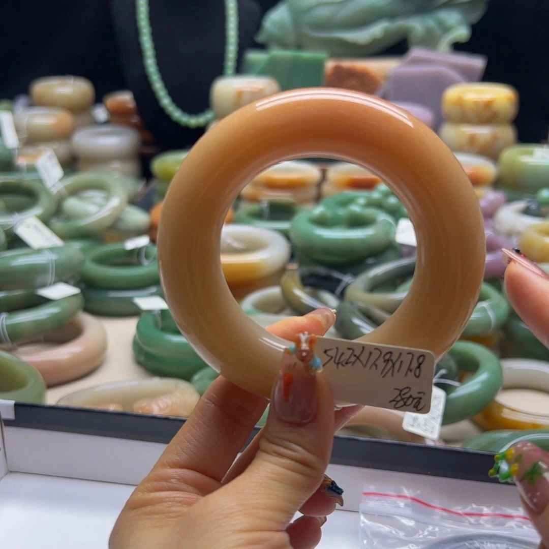 貞***之石英岩玉手镯未镶嵌