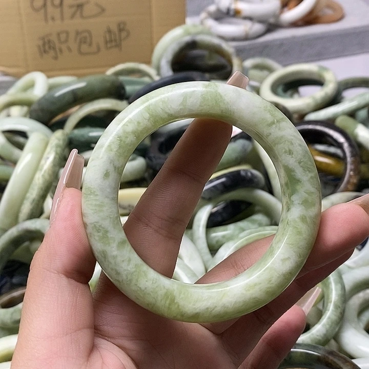 蛇纹石玉未镶嵌手镯