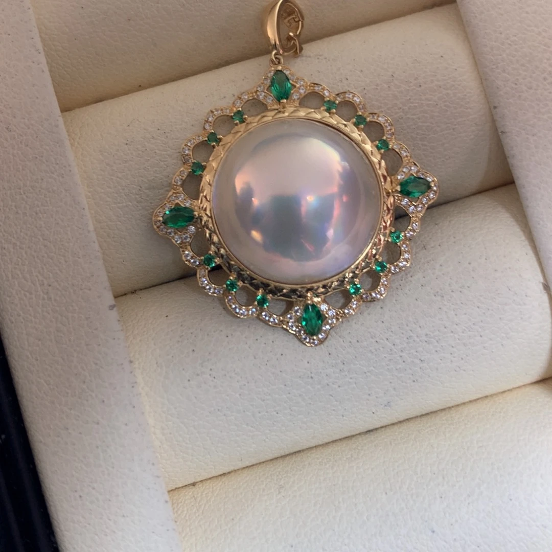 拼合珍珠（马贝珠）颈饰18K金镶嵌