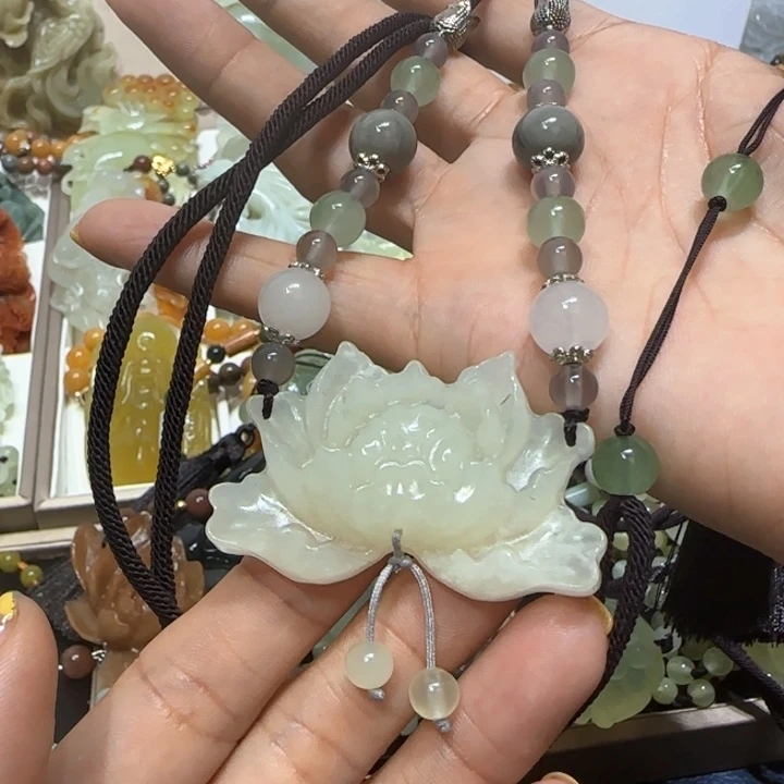 蛇纹石玉未镶嵌吊坠