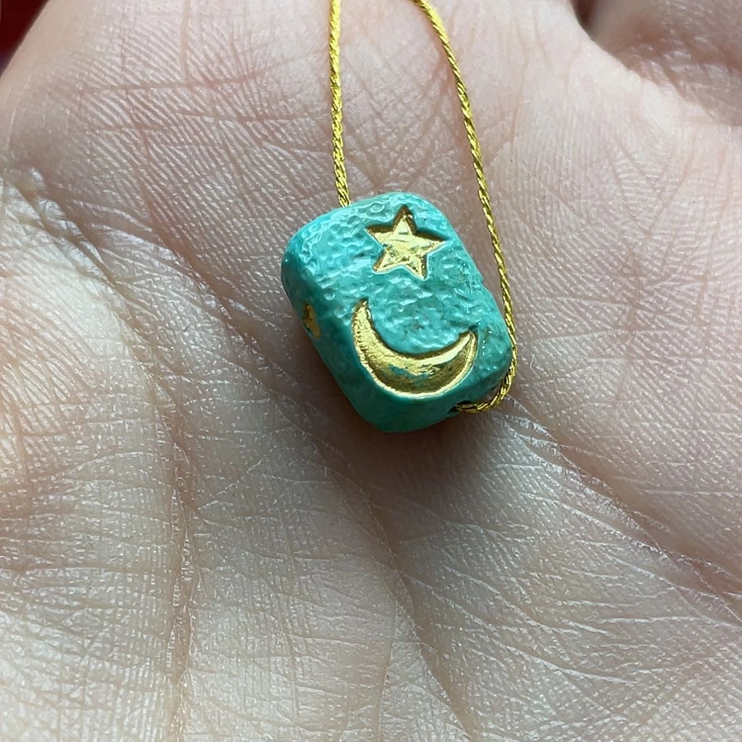 绿松石未镶嵌颈饰