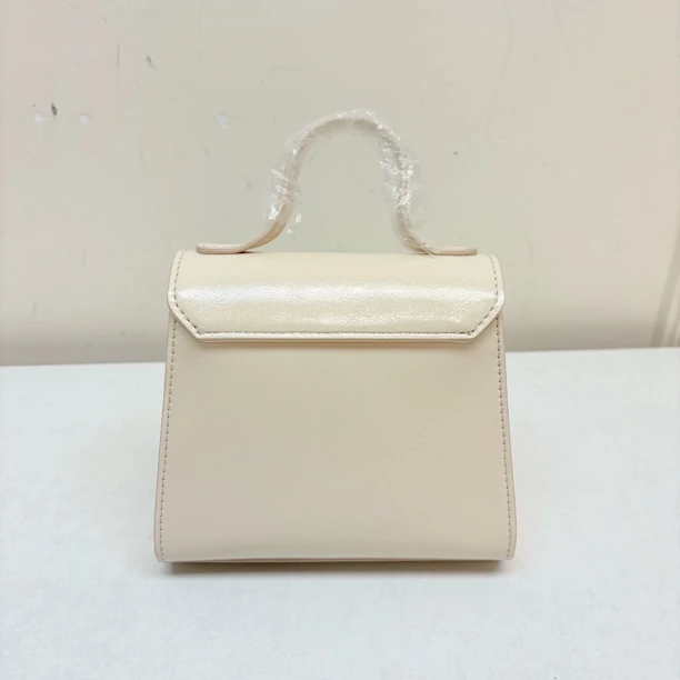 53640 韩版S家，小号白色油蜡皮单肩斜挎多功能包，尺寸：15*14cm