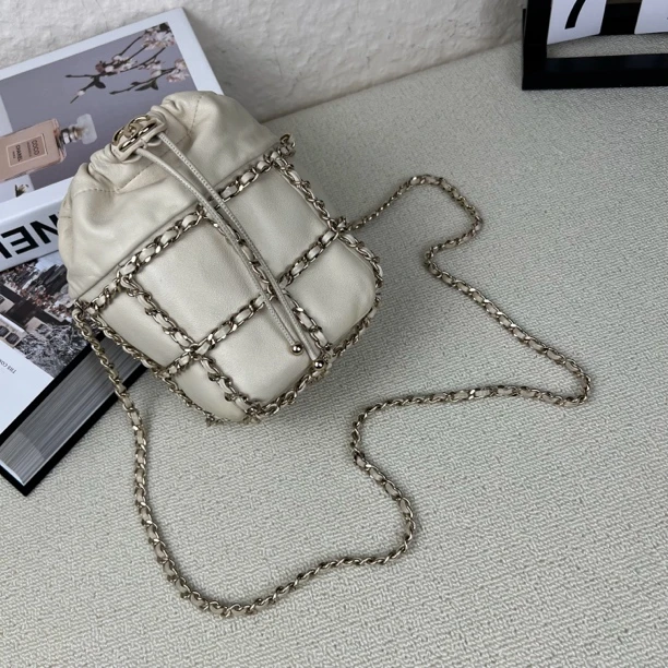 95新 Chanel/香奈儿 奶白多链条抽绳水桶单肩包