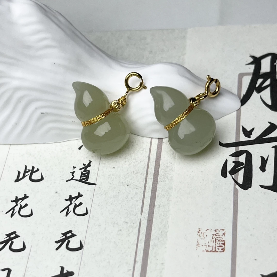 东娟珠宝HF4-和田玉晴水立体小葫芦吊坠20×12×11mm多样性发其一