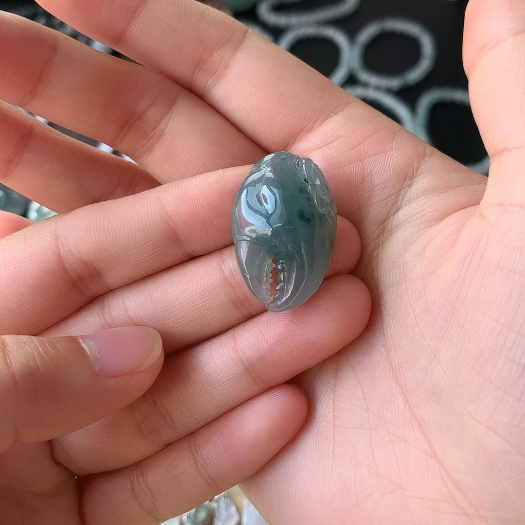 翡翠未镶嵌颈饰蟹钳