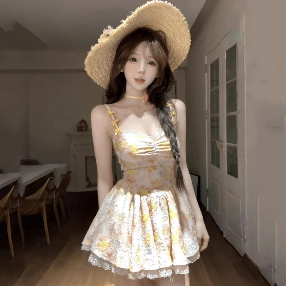 2025夏季新爆款轻奢法式甜美纯欲风设计感气质修身性感吊带连衣裙