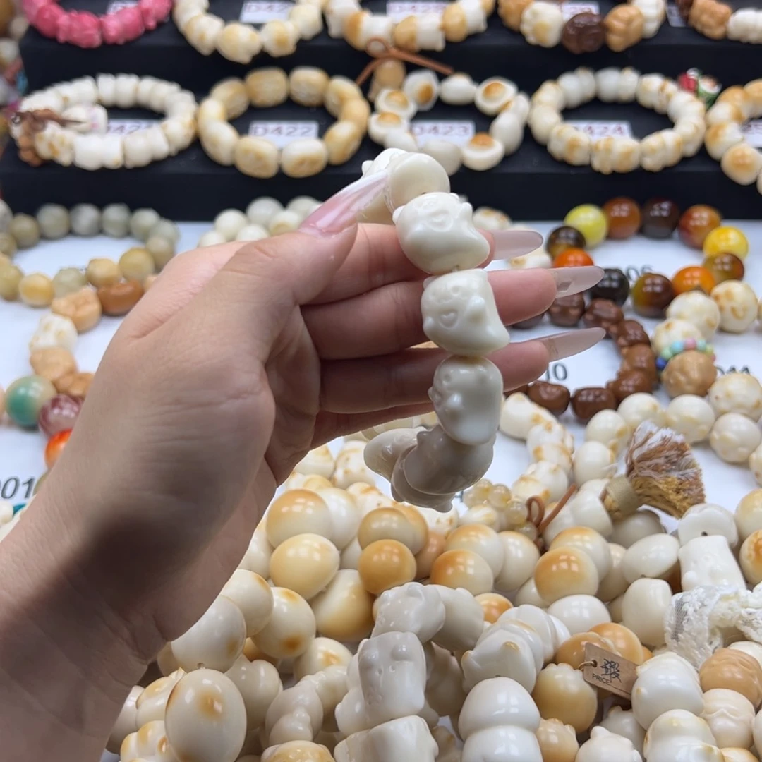 白玉菩提吊坠白色