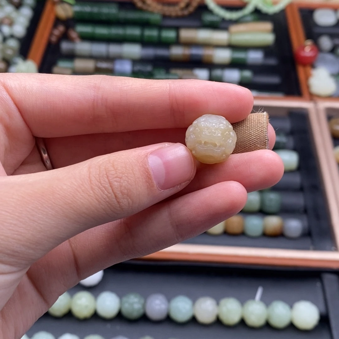 和田玉（糖玉）未镶嵌颈饰