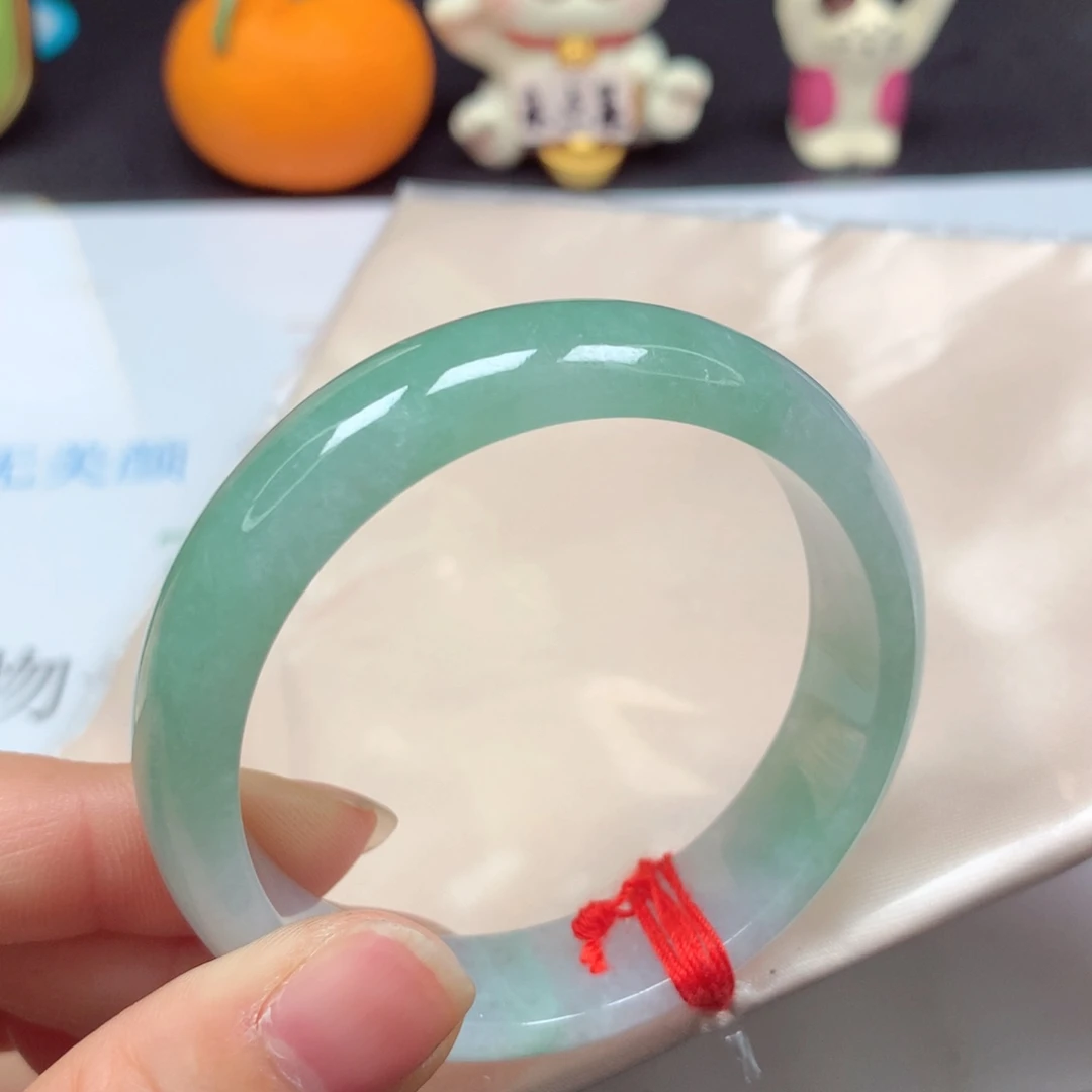 翡翠未镶嵌手镯冰胶甜绿半山水飘花