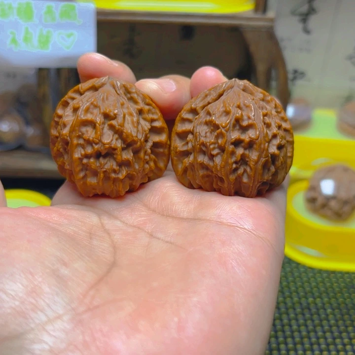 鈡***.文玩核桃吊坠白狮子