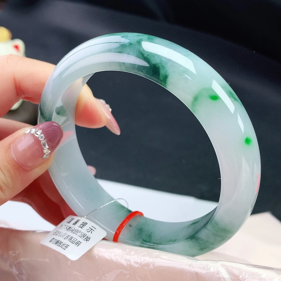 翡翠手镯未镶嵌62轮胎