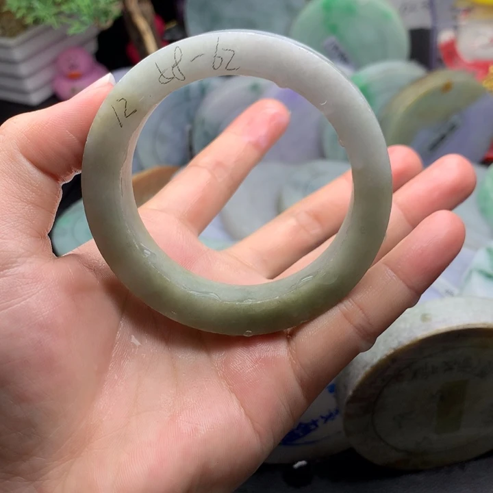未镶嵌手镯定制翡翠