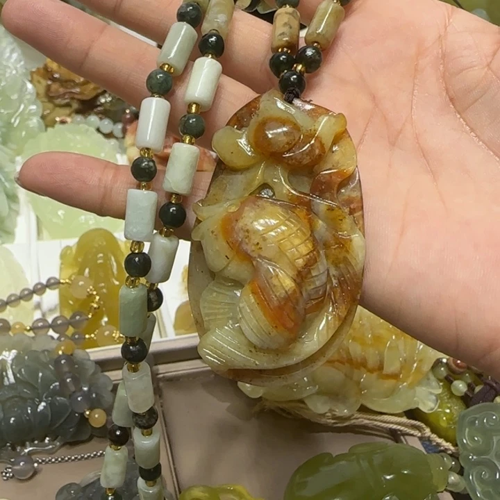 蛇纹石玉吊坠未镶嵌