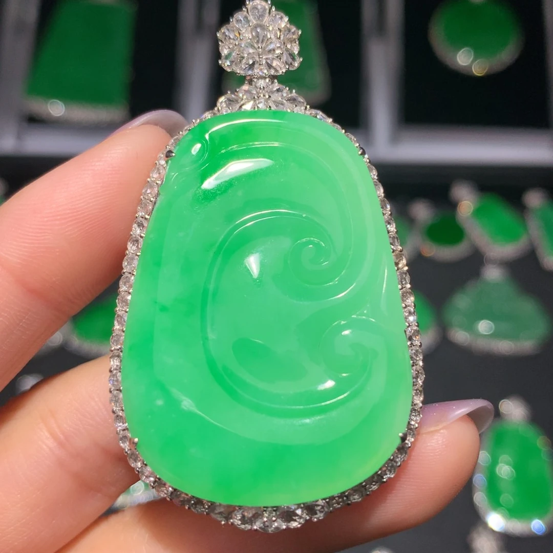 翡翠颈饰18K金镶嵌翡翠