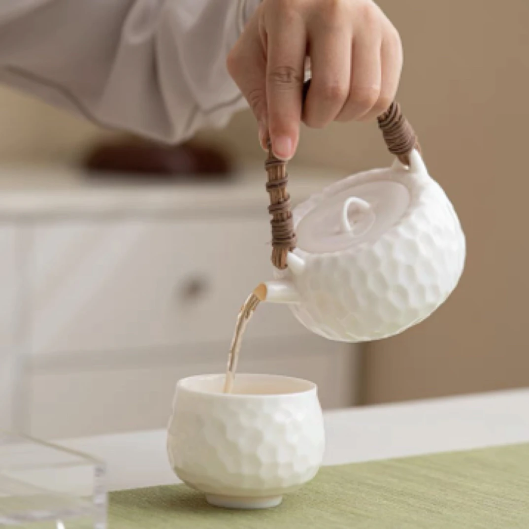 德艺  L367白瓷手工锤纹提梁壶约240ml复古家用简约陶瓷中式防烫